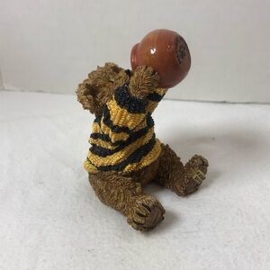 Boyd’s Bears Resin Buzzby Be Happy Bear Eating Honey Without The Flying Bee